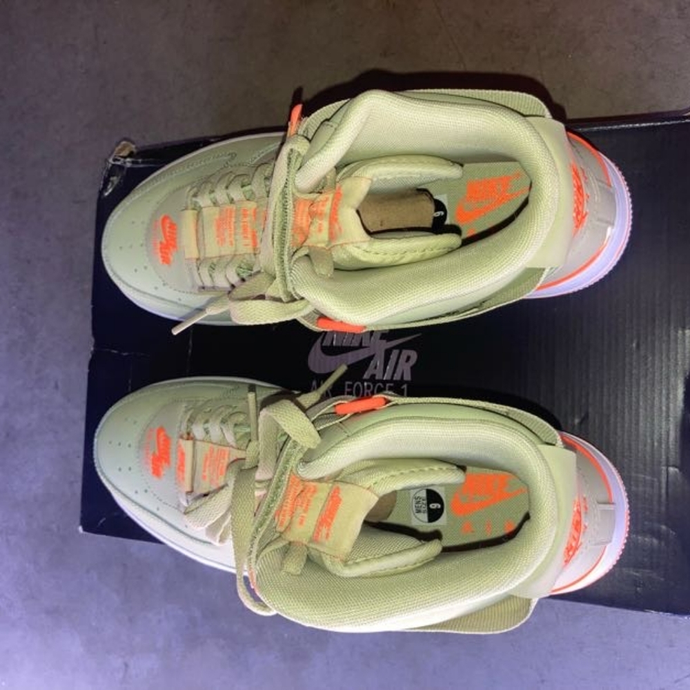 Nike - Picture 3 of 12